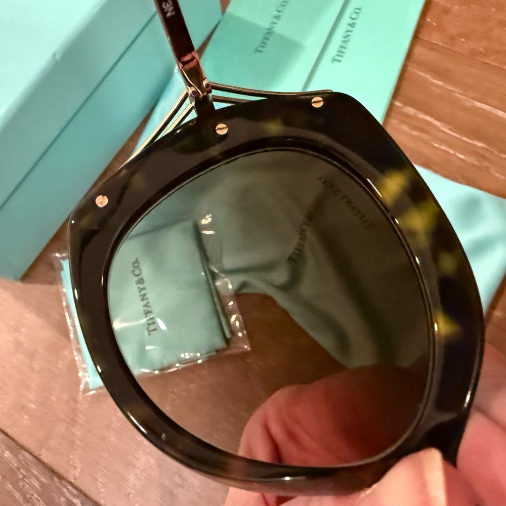 Tiffany & Co. Women's Tortoiseshell Sunglasses with Gradient Brown gold accents - Picture 13 of 16